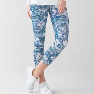 Lululemon Inspire Crop II Leggings Blue Multicolor Print‎ Size 4
